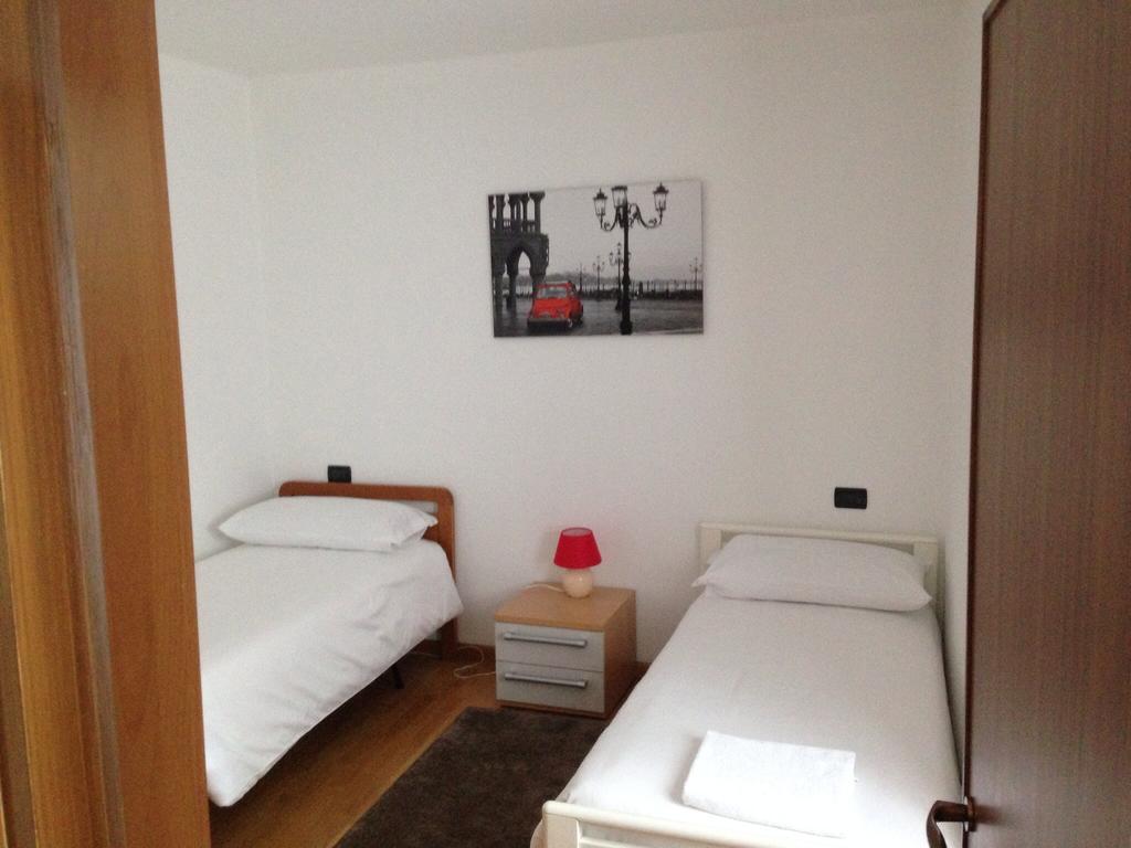 De La Tour Hotell Tirano Rum bild