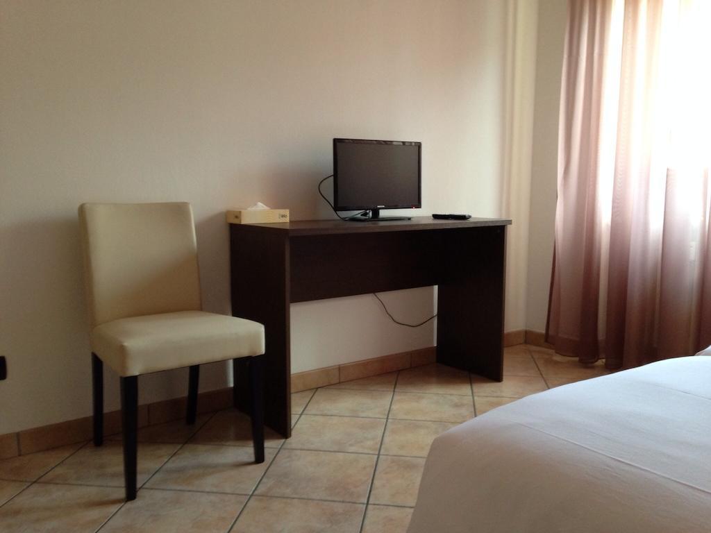 De La Tour Hotell Tirano Rum bild