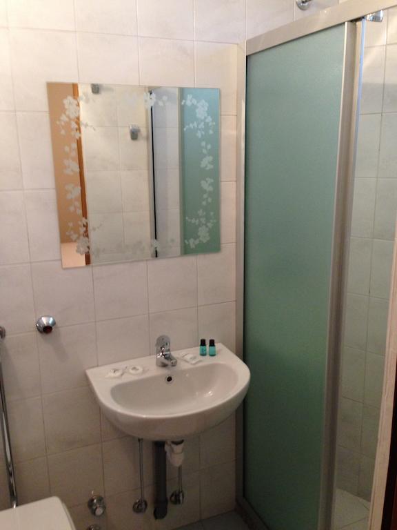 De La Tour Hotell Tirano Rum bild