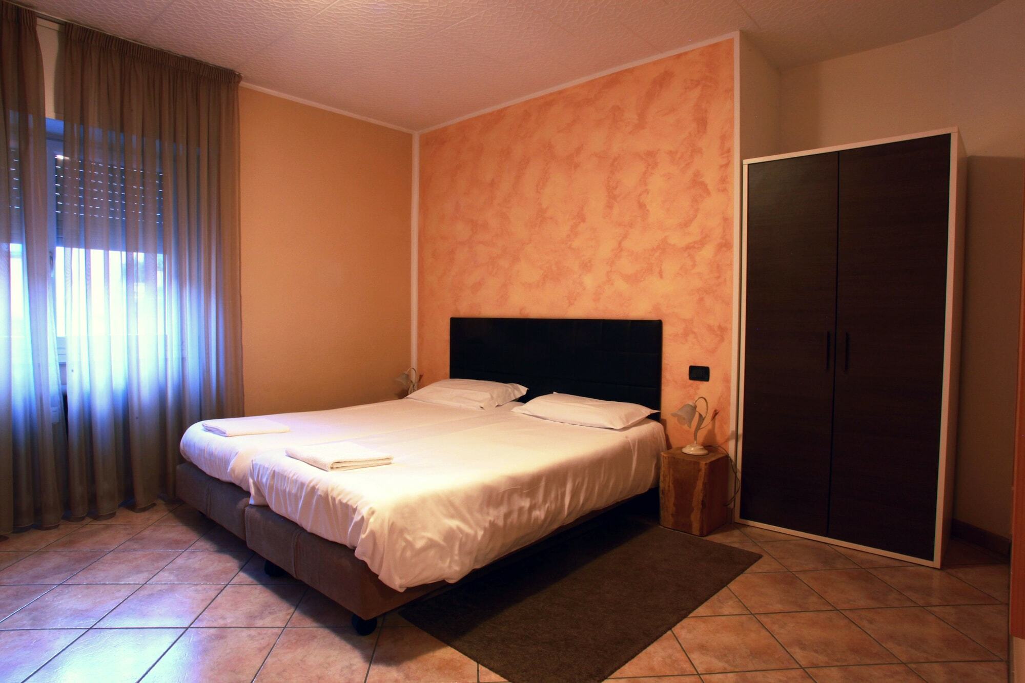 De La Tour Hotell Tirano Exteriör bild